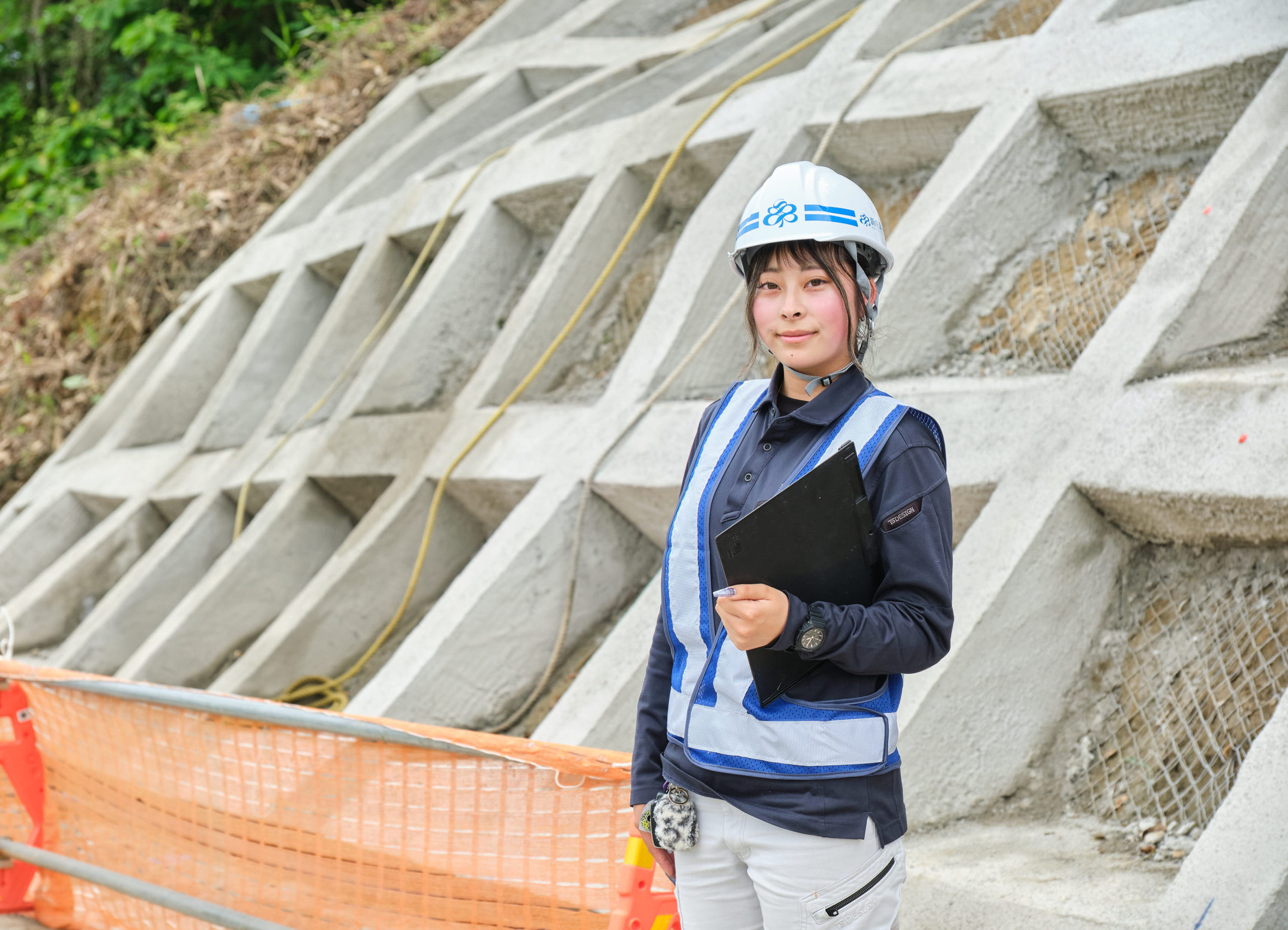 高校で学んだ測量の楽しさに惹かれて<br />
この道に進みました